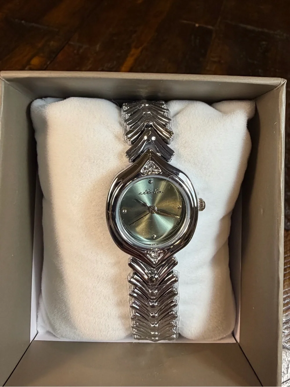 🌟 5 for $25 🌟 Ettika Round Silver Chevron Link Crystal Accented Bracelet Watch